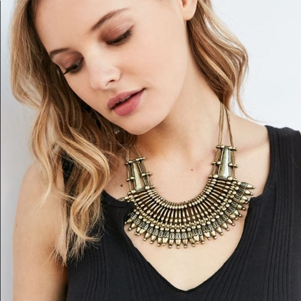 UO | Mercer Bib Necklace 🌟